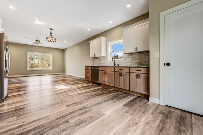 Photo - 702 E Elm St