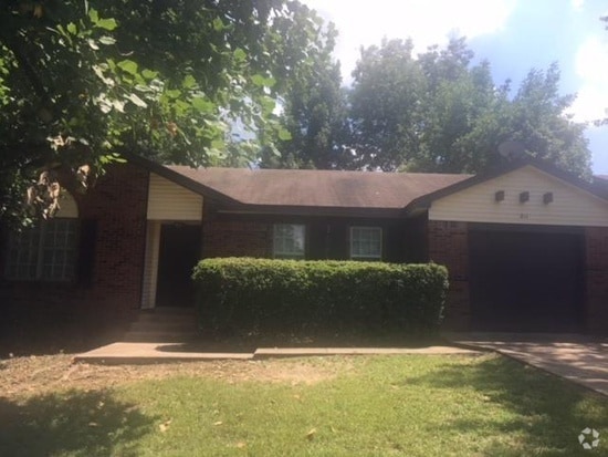 Building Photo - 811 Pinestone Pl Rental