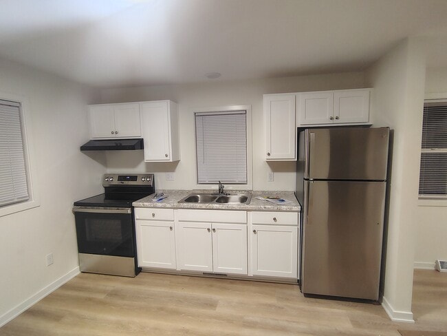 Building Photo - 403 1st Ave SE Unit #1