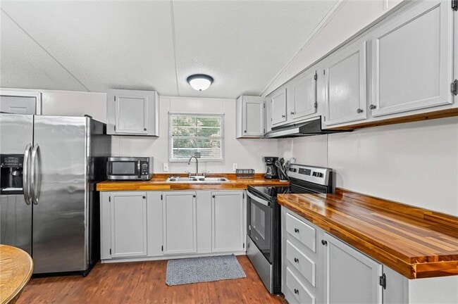 Photo - 3220 Odom Rd