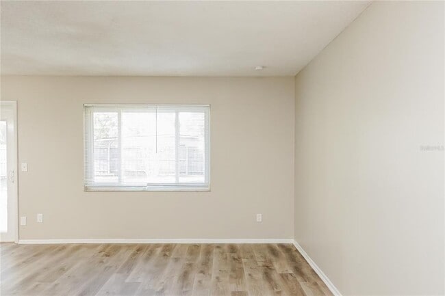 Photo - 913 Redwood Ct