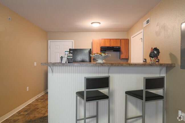 2BR, 2BA - 720SF
