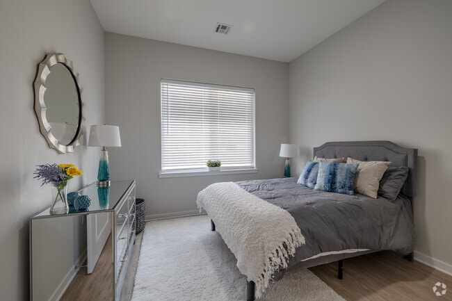 1BR, 1BA w/Den - 852SF - Bedroom