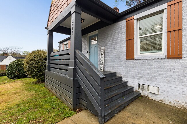 Photo - 1298 Gideons Dr SW