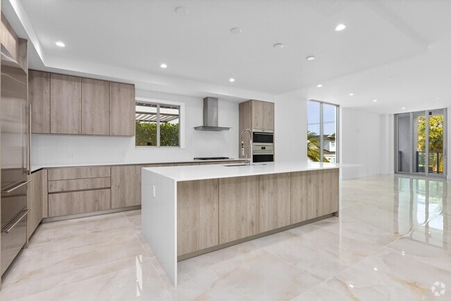 Building Photo - 475 E Royal Palm Rd Unit 205 Rental