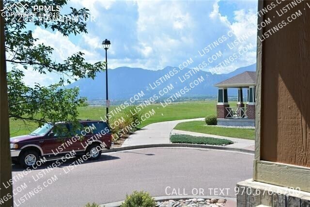 2202 Hanham Dr