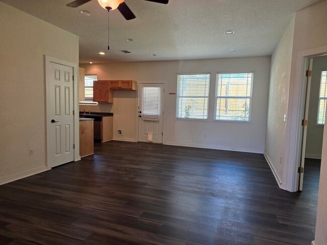 Photo - 121 Ivy Ln