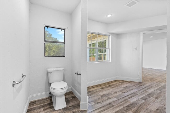 Photo - Beautiful & Unique Rental Home Spacious, C...