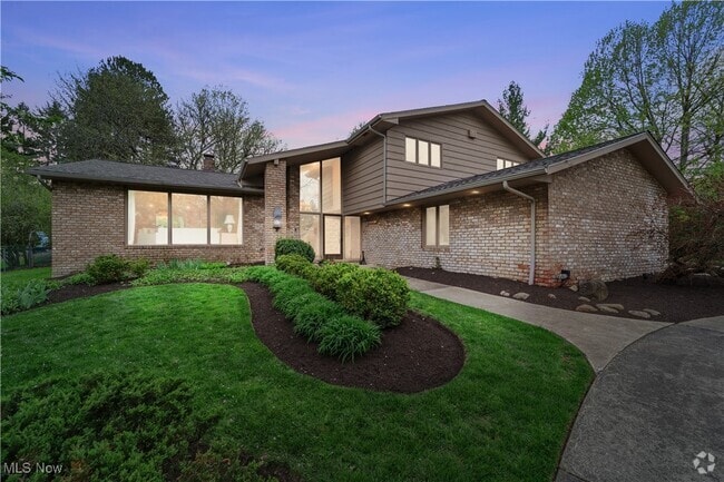 Building Photo - 26460 Hendon Rd Rental