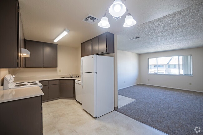 2BR, 2BA - 890SF - Dining Room - Vista Verde Apartments