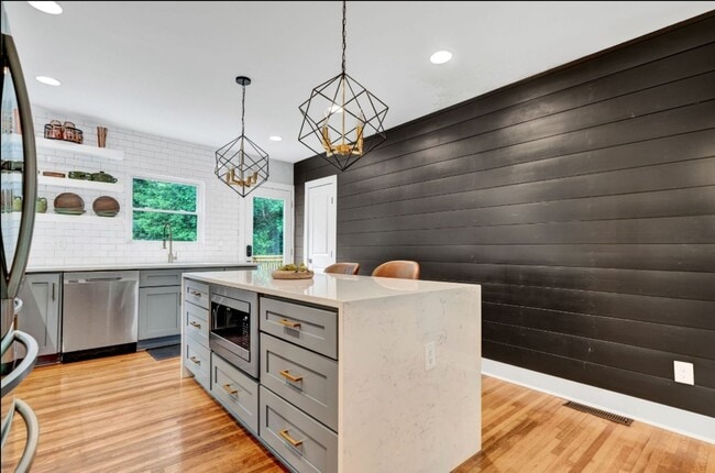 Photo - 1571 Blvd Lorraine SW