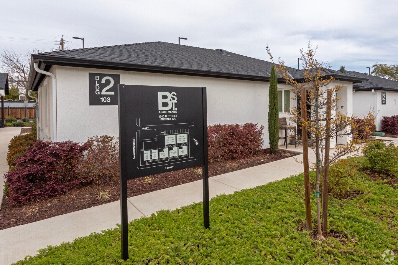 Entrada - B Street Apartments