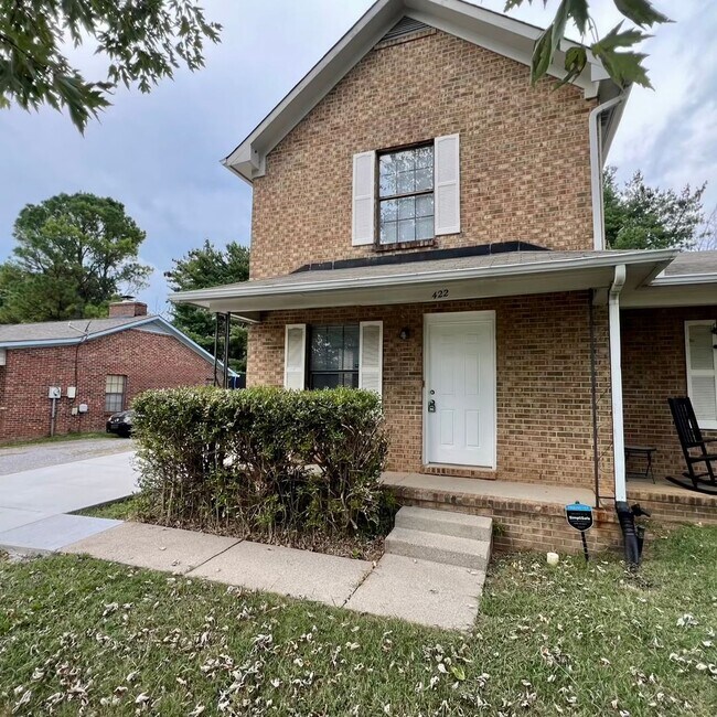 Photo - 2 Bed, 1.5 Bath Townhouse with Fireplace in Murfreesboro