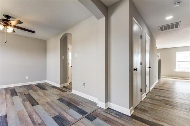 Photo - 2222 Wisteria Way