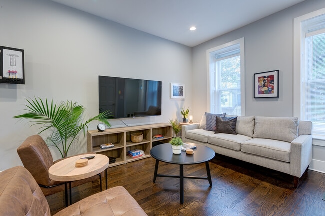 Photo - 1148 W Addison St