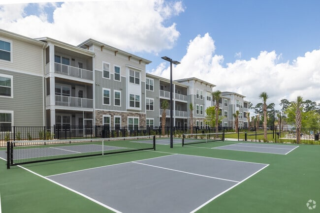 Courtyard Pickleball Court - The Quinn Luxury Apartments