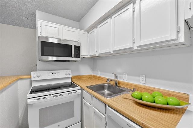 Building Photo - 9825 Walnut St Unit 306