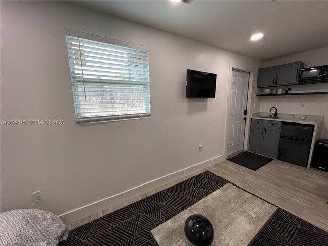 Photo - 170 NE 60th St Unit EFFICENCY