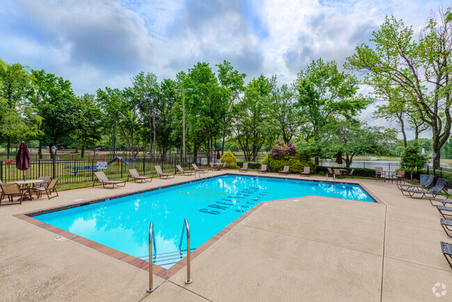 Sparkling Pool - GreenRock Estates Rental