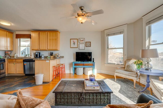 Photo - 2503 Broadway Unit ID1385608P