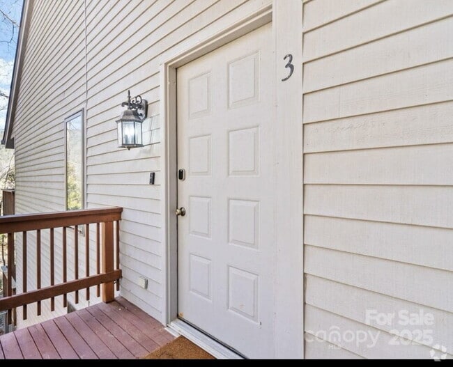 Building Photo - Spacious Mountain Condo 3 bedroom 2 bathroom. Unit 3