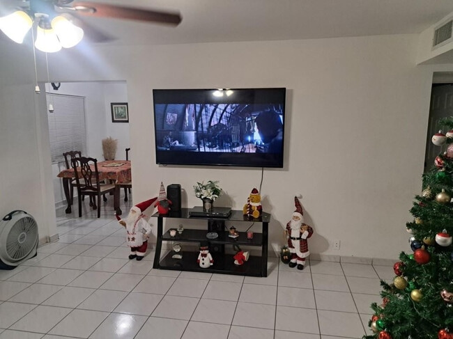 Photo - 827 SE 12th St