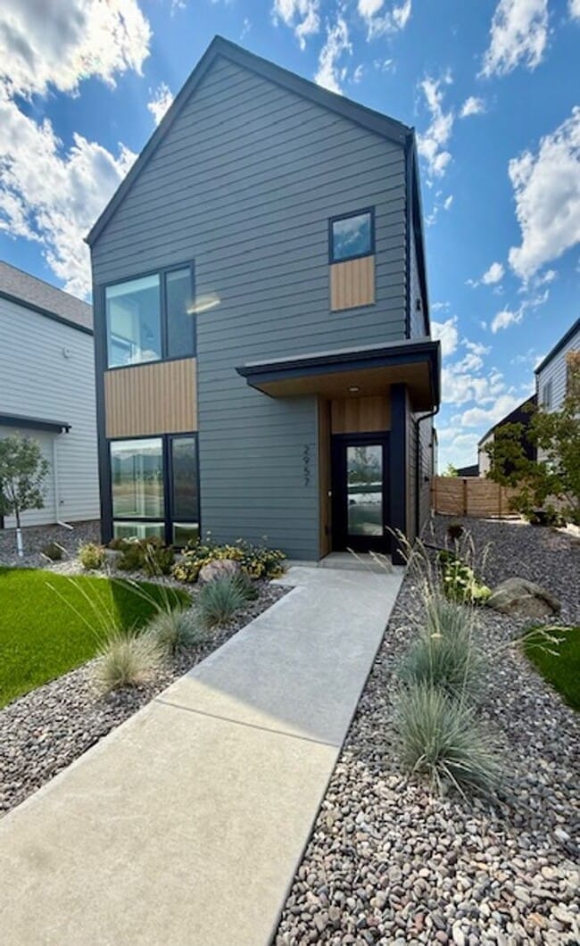 Photo - Single Family HOME with 3 Bedrooms 2 1/2 Bathrooms - Where Mountains meet you at upscale living!