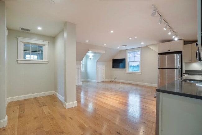 Photo - 2178 Post Rd