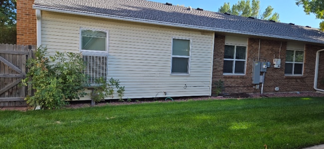 Photo - 138 Willow Pl S