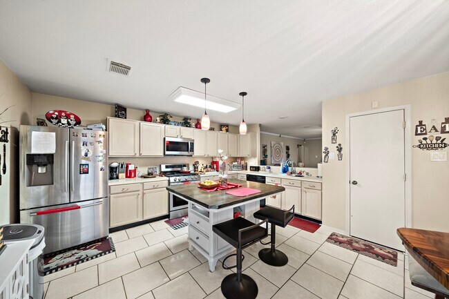 Photo - 1110 Ambrosden Ln