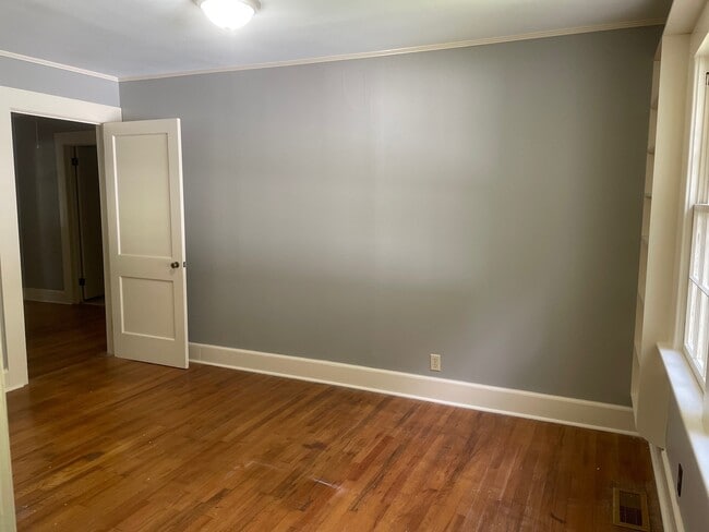 Photo - 930 Dixie Ave