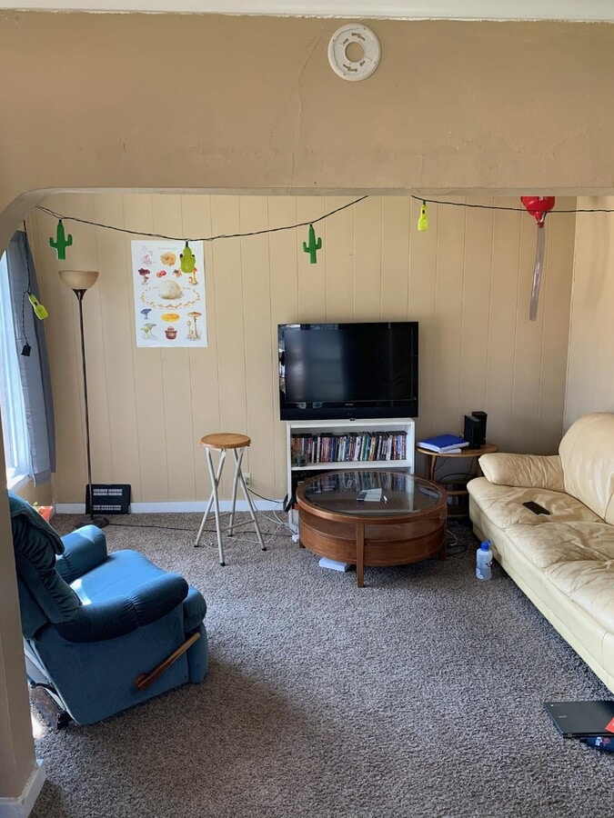 Photo - 736 Division St