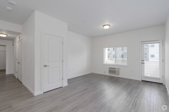 2BR, 2BA - 1,012SF - Living Room