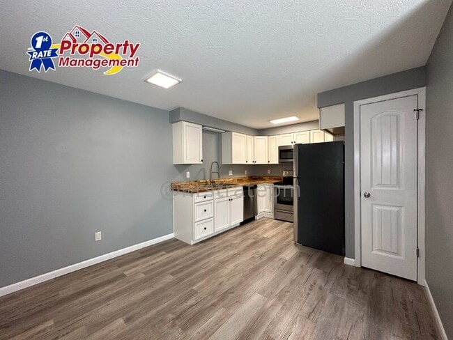 Photo - 889 N Mercer St