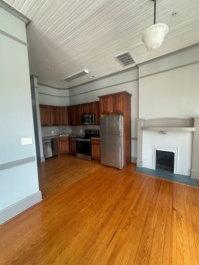 Building Photo - 101 Main Street LLC Unit C