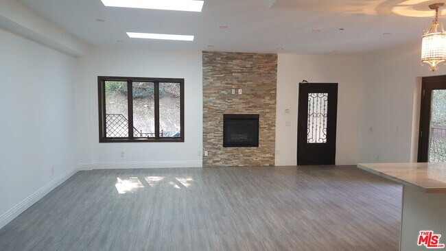 1020 Moraga Dr