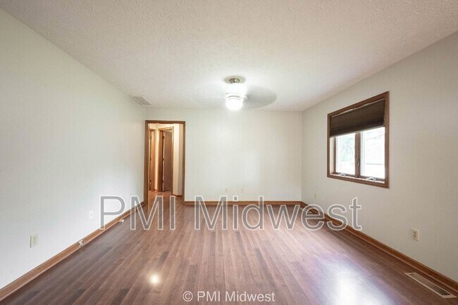 Photo - 406 Tulip Dr