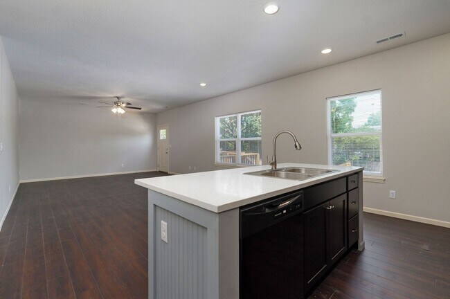 Photo - 1345 E Cherry St Unit B