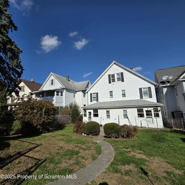 Photo - 1165 W Elm St