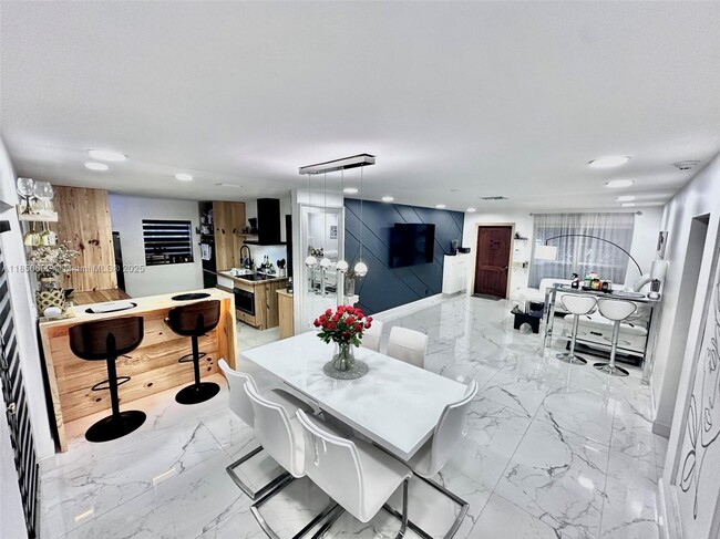 Photo - 210 SE 3rd Pl