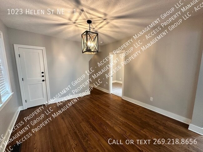 Photo - 1023 Helen St NE