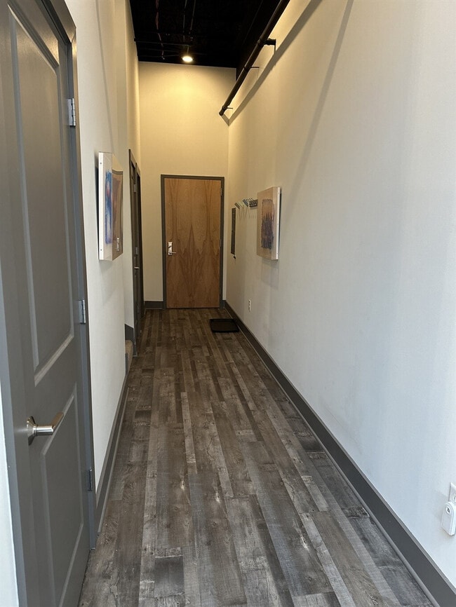 Building Photo - 350 East Ave Rental