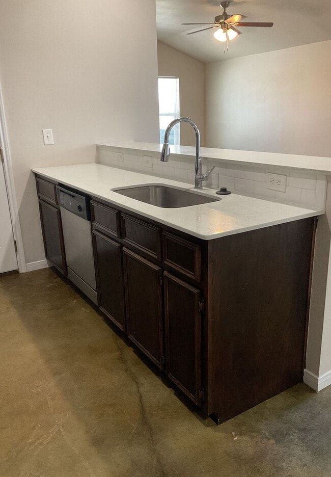 Photo - COMING SOON! Unidad 310 Lowes Blvd -  A