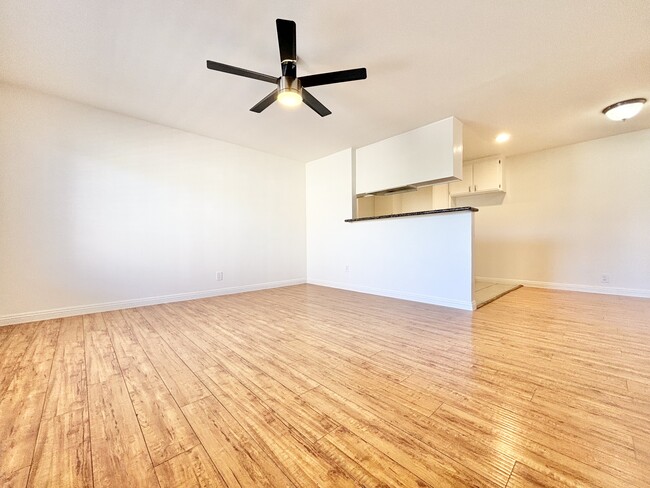 Building Photo - 316 E Hyde Park Blvd Unit 5 Rental