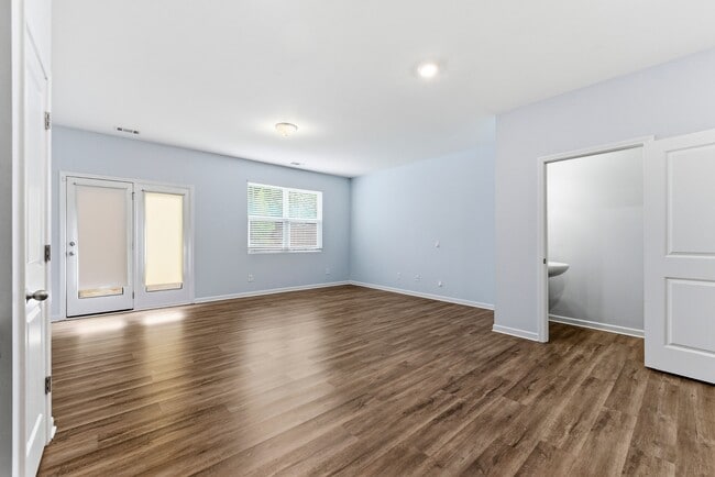 Photo - 3068 Tarian Way