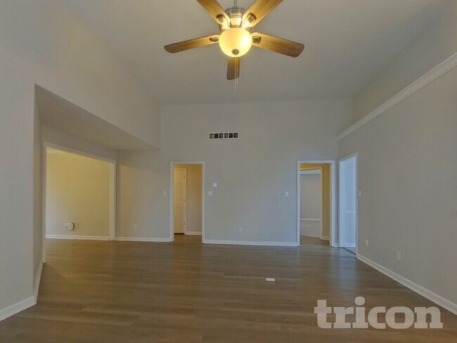 Photo - 3435 Emily Pl