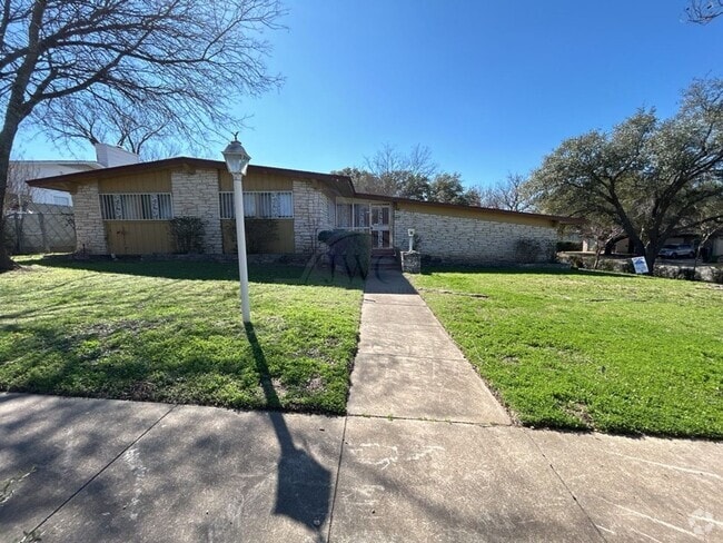 Building Photo - 1814 Crestridge Dr Rental