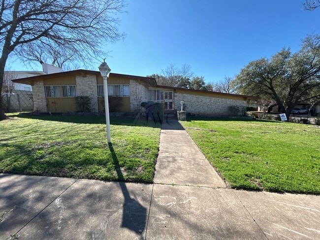 Photo - 1814 Crestridge Dr House