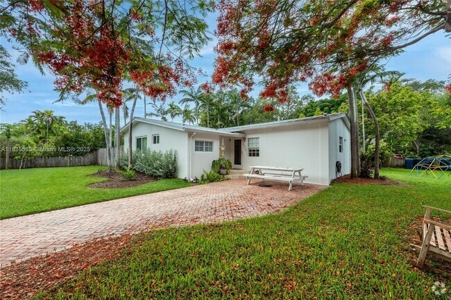 Building Photo - 6520 SW 76th St Rental