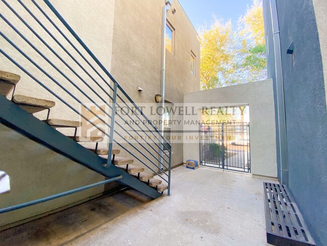 Photo - Two bedrooms, 2 Bathrooms 1,288 Sq. Ft. Plus 2 Car Garage in Phoenix AZ 85004 Unidad PORT615-277